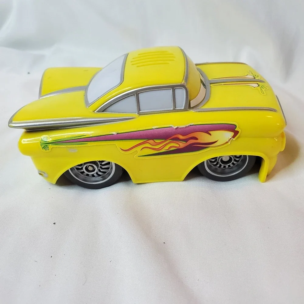 Disney Pixar Cars YELLOW Ramone Shake N Go Toy Vehicle‎ by Mattel